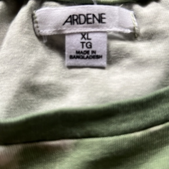 Green and white crop top (short top doesn’t work well with big boobs) - Picture 3 of 3